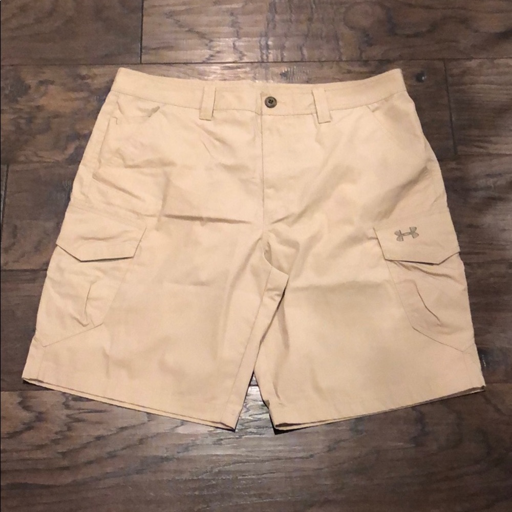 Under Armour khaki shorts